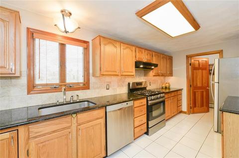 22 Sugar Maple Dr, Coventry, RI 02816 photo 9