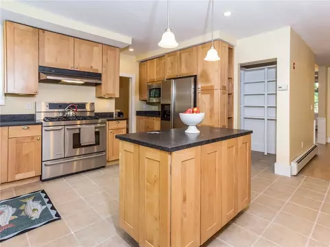 10 Sunset Rd, Bristol, RI 02809 photo 8