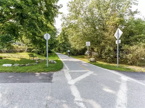 10 Sunset Rd, Bristol, RI 02809 photo 33