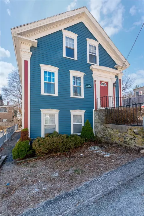 12 Lewis St, Woonsocket, RI 02895 photo 2