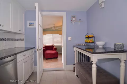2 Palm Blvd, Warwick, RI 02888 photo 11