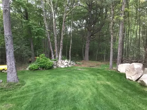 98 South St, Upton, MA 01568 photo 5