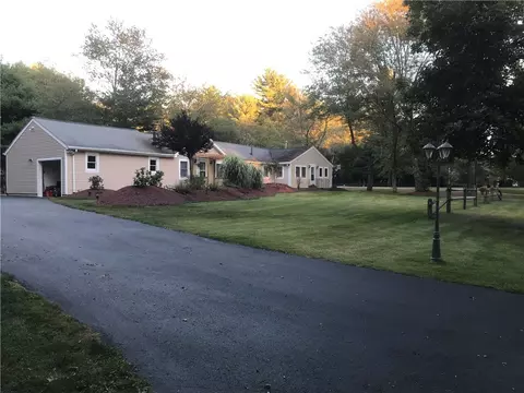 98 South St, Upton, MA 01568 photo 3