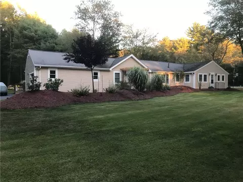 98 South St, Upton, MA 01568 photo 2