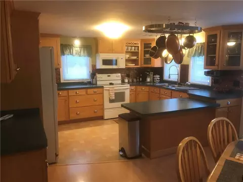 98 South St, Upton, MA 01568 photo 17
