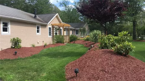 98 South St, Upton, MA 01568 photo 4