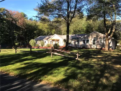 98 South St, Upton, MA 01568 photo 1