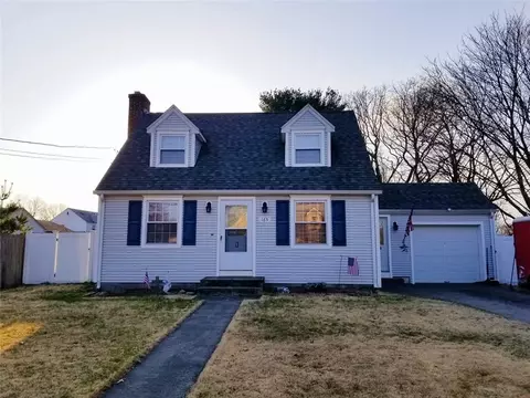 165 Massasoit Dr, Warwick, RI 02888 photo 1