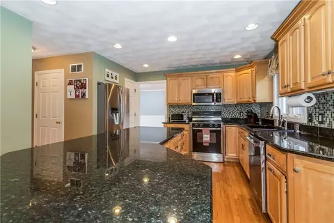 40 Basil Xing, Cranston, RI 02921 photo 13