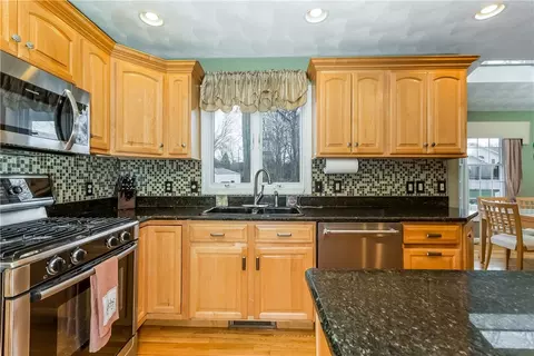 40 Basil Xing, Cranston, RI 02921 photo 15