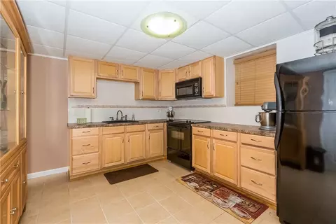 40 Basil Xing, Cranston, RI 02921 photo 29