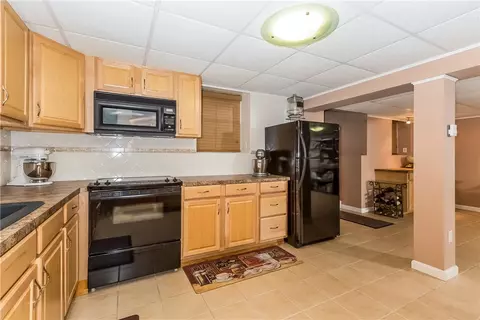 40 Basil Xing, Cranston, RI 02921 photo 30