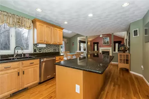 40 Basil Xing, Cranston, RI 02921 photo 14