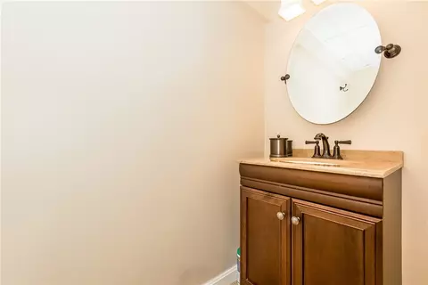 40 Basil Xing, Cranston, RI 02921 photo 34
