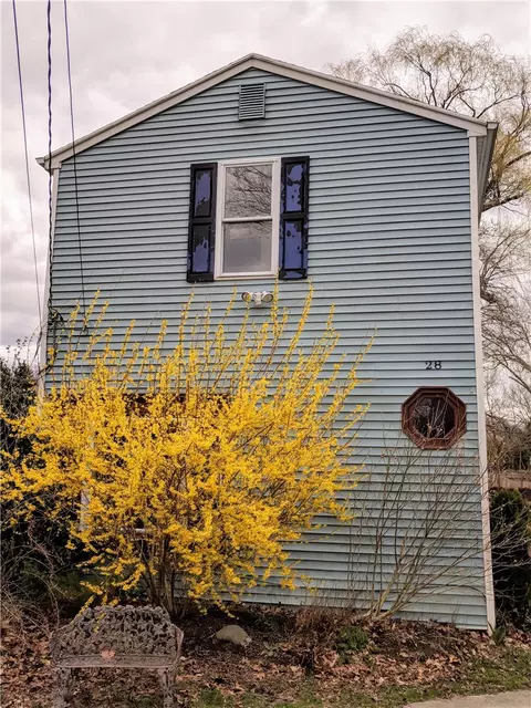28 Junction St, Warwick, RI 02889 photo 1