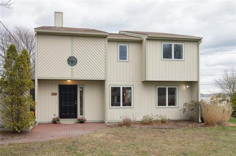 14 Leonard St, Warren, RI 02885 photo 2