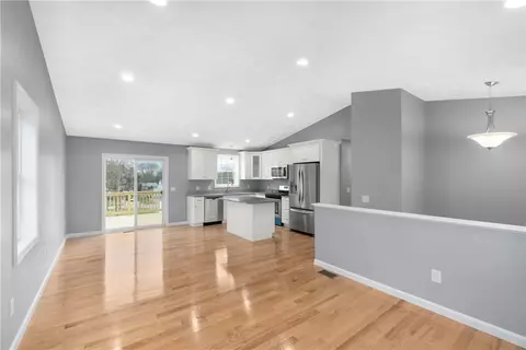 528 Bound Rd, Woonsocket, RI 02895 photo 4