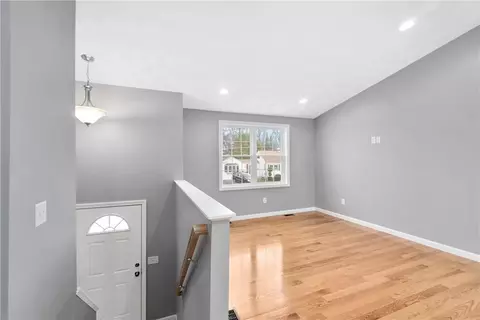 528 Bound Rd, Woonsocket, RI 02895 photo 6
