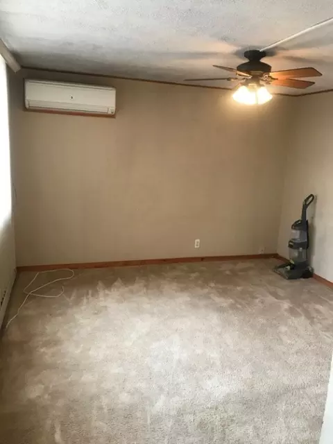 675 Killingly St, Johnston, RI 02919 photo 9