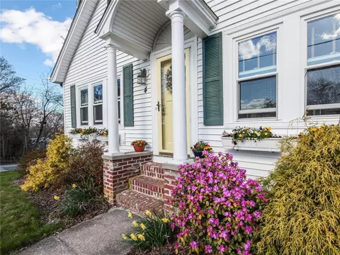 4 Grand Ave, Warwick, RI 02889 photo 2