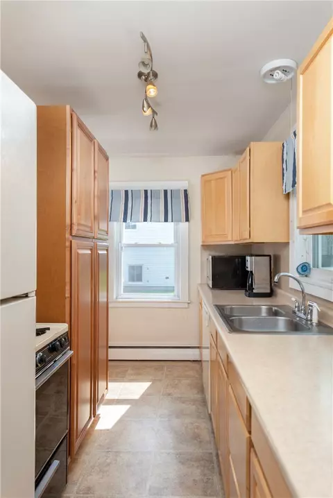 23 Arlington St, Woonsocket, RI 02895 photo 6