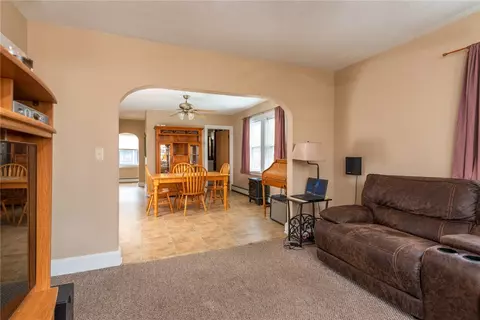 23 Arlington St, Woonsocket, RI 02895 photo 5