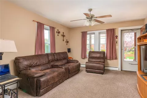 23 Arlington St, Woonsocket, RI 02895 photo 4
