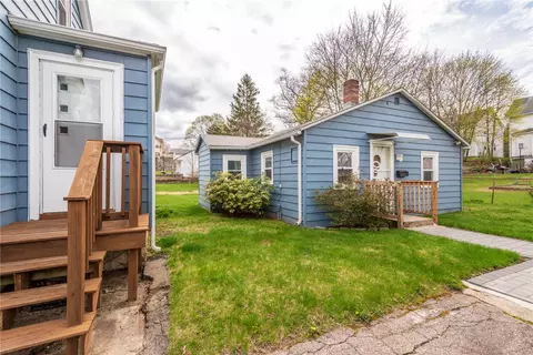 23 Arlington St, Woonsocket, RI 02895 photo 15