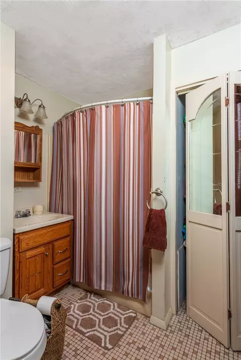23 Arlington St, Woonsocket, RI 02895 photo 11