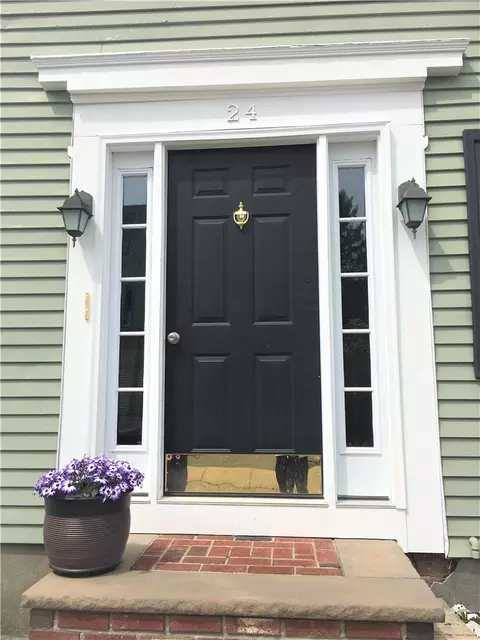 24 Barney St, Warren, RI 02885 photo 3