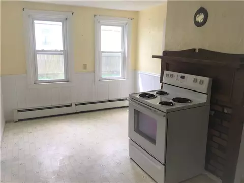24 Barney St, Warren, RI 02885 photo 5