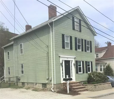 24 Barney St, Warren, RI 02885 photo 2