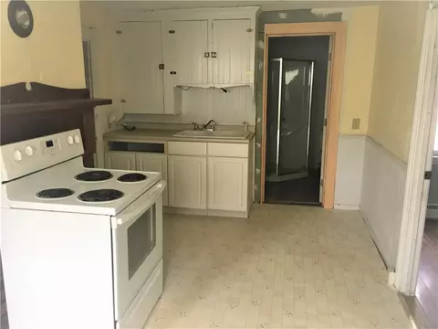 24 Barney St, Warren, RI 02885 photo 4