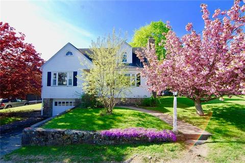 7 Batterson Ave, Westerly, RI 02891 photo 2