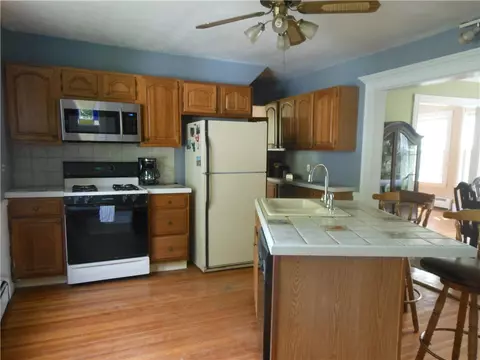 565 Central St, Mapleville, RI 02839 photo 7