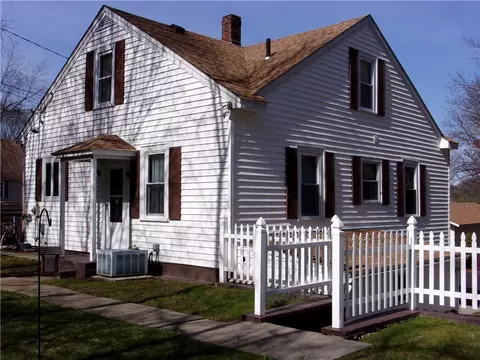 74 Corsi St, Woonsocket, RI 02895 photo 4
