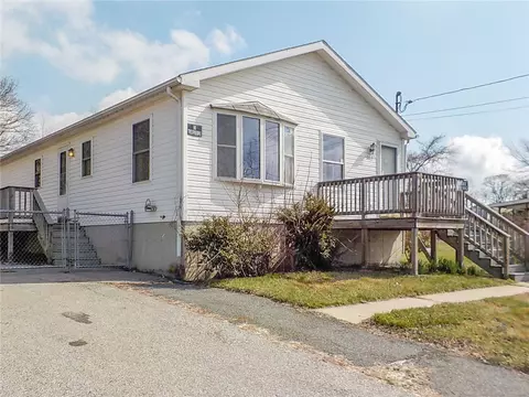 302 Orswell St, Fall River, MA 02724 photo 3