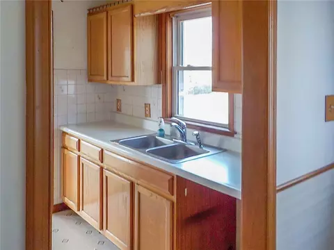 302 Orswell St, Fall River, MA 02724 photo 7