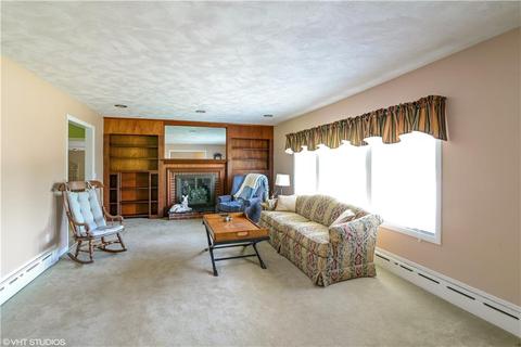 14 Hillview Dr, Westerly, RI 02891 photo 5