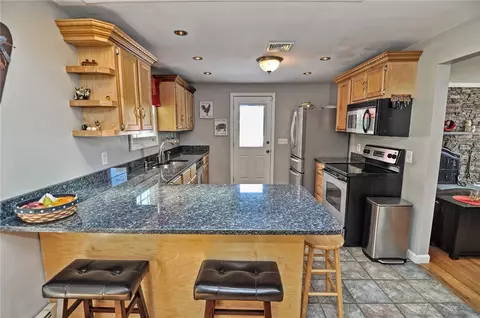 18 Antony Ave, Bristol, RI 02809 photo 12