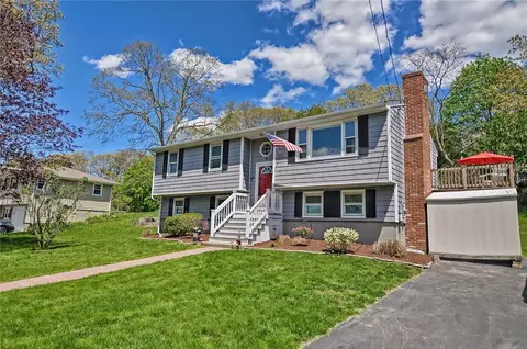 18 Antony Ave, Bristol, RI 02809 photo 2