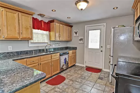 18 Antony Ave, Bristol, RI 02809 photo 13