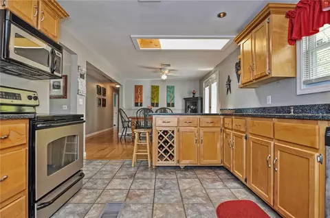 18 Antony Ave, Bristol, RI 02809 photo 11