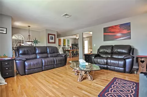 18 Antony Ave, Bristol, RI 02809 photo 5