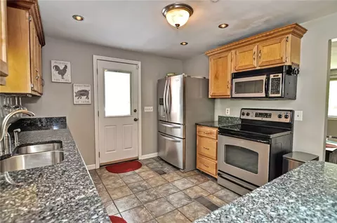 18 Antony Ave, Bristol, RI 02809 photo 10