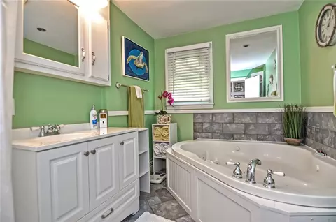 18 Antony Ave, Bristol, RI 02809 photo 22