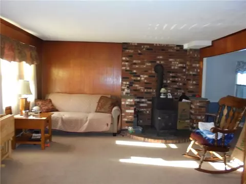 64 Uncas St, Warwick, RI 02889 photo 3