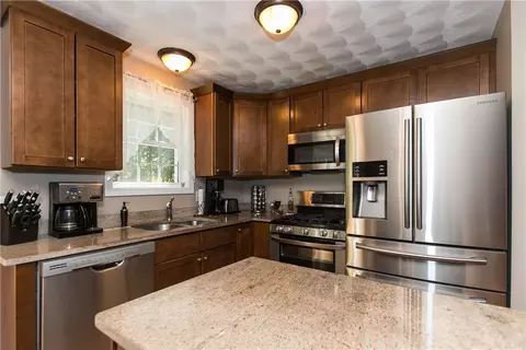 84 Abbott Ave, Warwick, RI 02886 photo 5