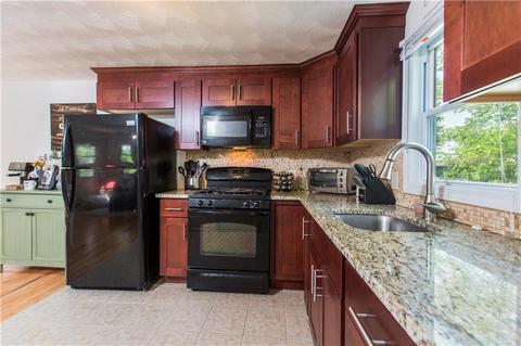 8 Bluff Ave, Warwick, RI 02889 photo 1