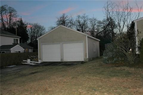 100 Bartlett Dr, Warwick, RI 02886 photo 2